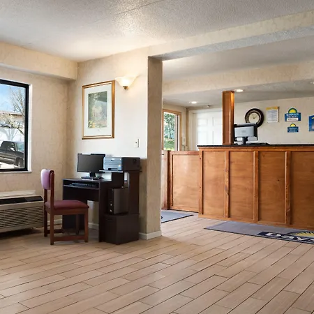 Rodeway Inn & Suites Monroeville-Pittsburgh-2